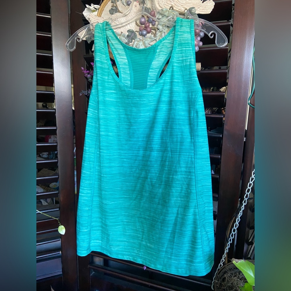 Danskin Now fitted fitness tank top